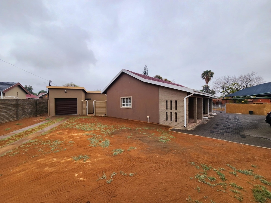 5 Bedroom Property for Sale in Protea Park North West